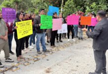 HIZO STRIPTEASE FRENTE A ALUMNAS!