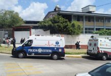 EVACUAN TELESECUNDARIA POR FUERTES OLORES A QUÍMICOS!