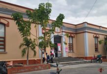 DIRECTORA LE HACE FUCHI A ALUMNO POR TENER TDAH!