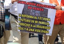 MARCHAN JUBILADOS y PENSIONADOS DE CFE y PEMEX