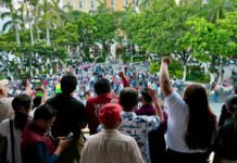 EN CABILDO ABIERTO, MILES EXIGEN SALIDA DE GRUPO MÁS