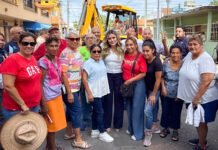 MARYJOSE DA BANDERAZO EN LA TEXCOCO