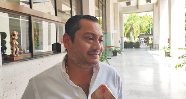 La Antigua, Carlos Reyes