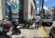 ¡LAS BANQUETAS NO SON MOTOPARKING!