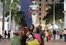 LA CATRINA SE ENSEÑOREA EN EL ZÓCALO!